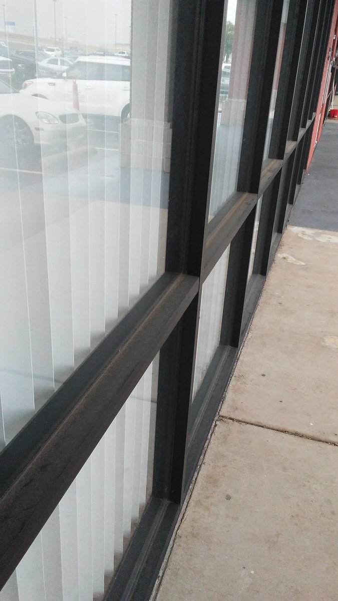 WindowGuyzUSA's tweet photo. Before and after window cleaning at Eventfully Yours in #NorthRichlandHills #Texas https://t.co/0pTgvHmWI0