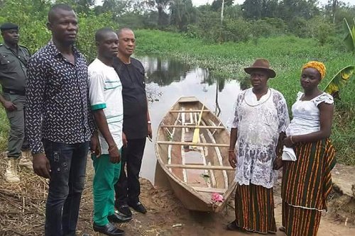 DESOPADEC Commissioner Itiwhe, aspiring for House of Representatives, commissioned this “ultra-modern” canoe to his people for transportation.
