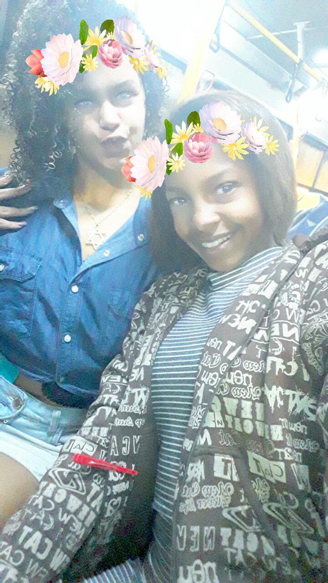 00Unicaa's tweet photo. Opaa meuu meel😌💋❤👏
#minhaa😍👭❤ https://t.co/ZgUquQ1nXy