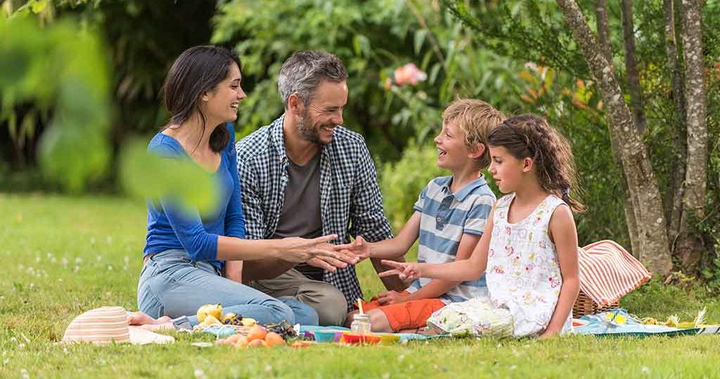 Tasty food, summer sun, &amp; family fun! Click to begin packing a picnic basket. #SunbeltBakery #BakeryFreshFriends - sot.ag/6CrvD