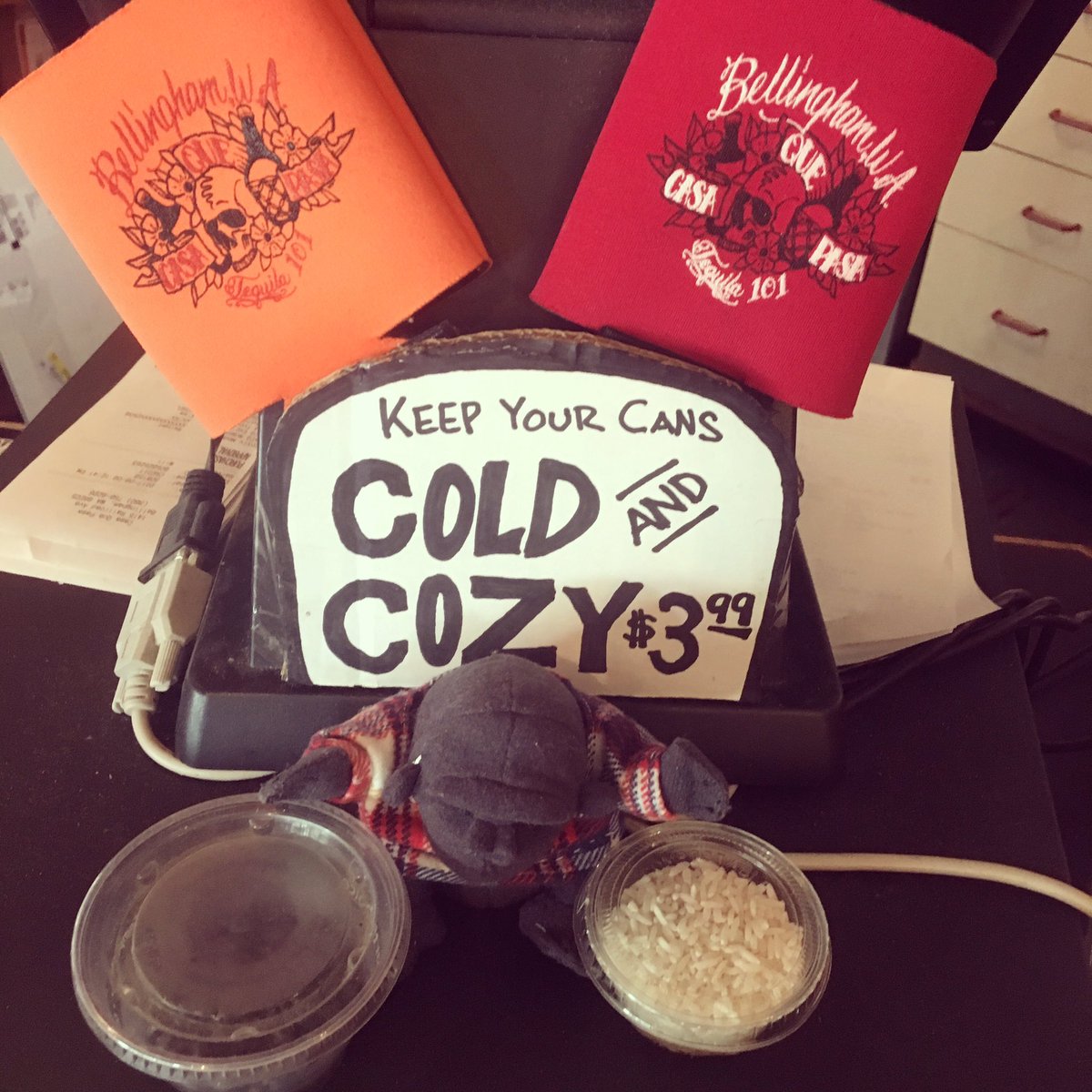 casaquepasa's tweet photo. Stay cozy, Bellingham! 🌞
#cancozy #beercozy #cozy https://t.co/MkpppIVdM2