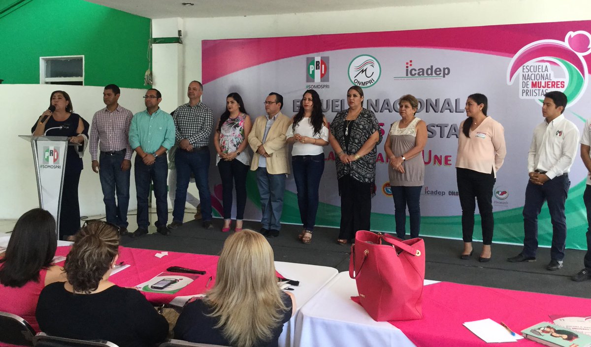 JuntasXDurango's tweet photo. Agradecemos a nuestra amiga @AnavelFernandez quien confio,  respaldo y nos acompaño a todas las actividades del organismo @SugheyTorresR https://t.co/IjGa58DutV