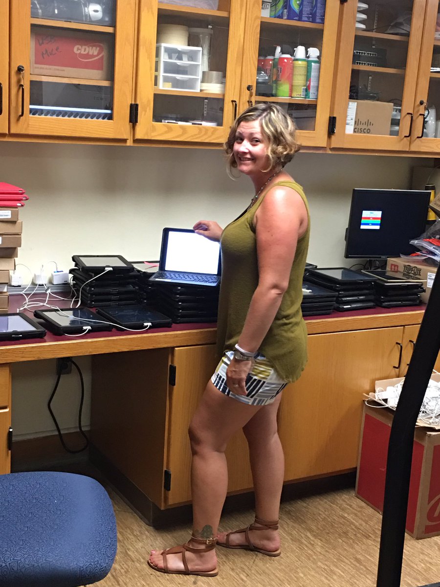 WelshRedKnight's tweet image. Our technology gurus are hard at work! They even had a guest helper 🐾 @lcsbtrinder @MHunneyman #LCSRedKnights