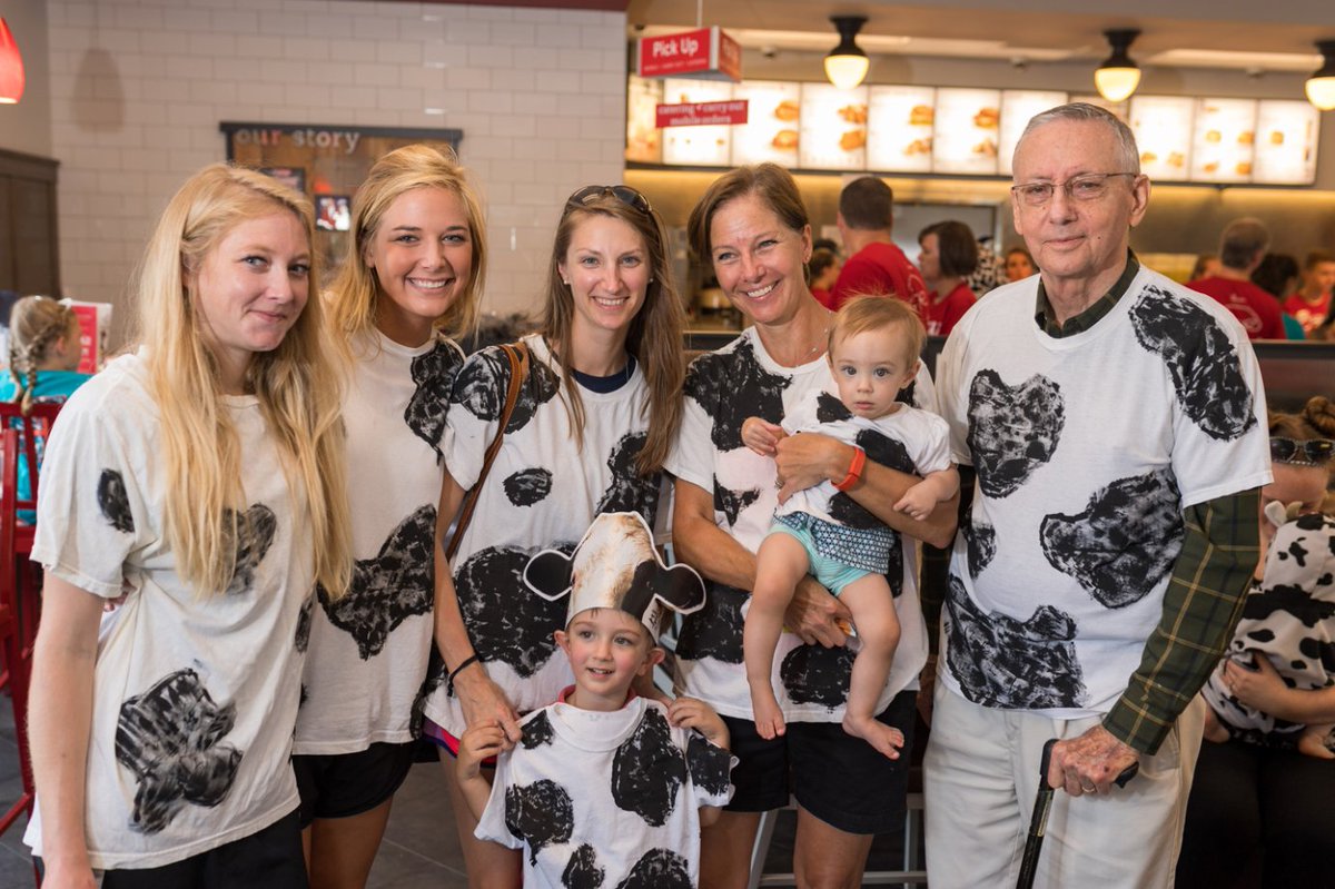 ChambleeCFA's tweet photo. Have you seen all the great photos from Cow Appreciation Day 2017?  https://t.co/gmEqxND8Ha https://t.co/sOA5KQ6sRl