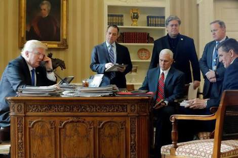 Russell_Woolf's tweet photo. This photo is popular on US television today.
#flynnout
#spicerout
#priebusout
#bannonout https://t.co/lAy1lqVjtJ