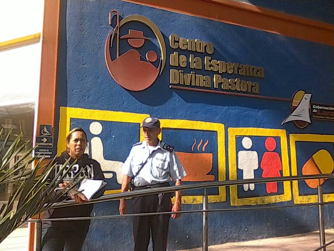 IkaiLedezma's tweet photo. Seguridad Física de Instalaciones Públicas dispositivo de Control en perímetro externo del Hospital Central https://t.co/anBKPSSbJs