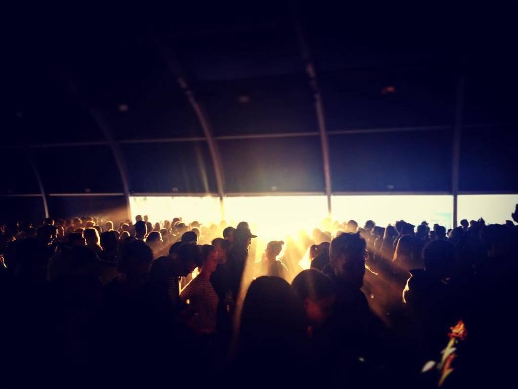 FuzzMagazine's tweet photo. Na regen komt zonneschijn! 🌤 #pkp17 #fuzzontour https://t.co/GNVUefGfZD https://t.co/VlSt6qaYUX