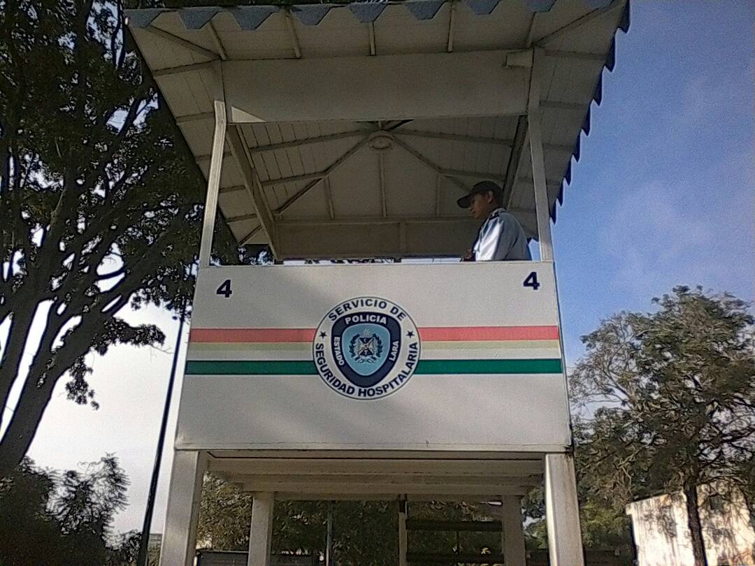 IkaiLedezma's tweet photo. Seguridad Física de Instalaciones Públicas manteniendo de Garitas de Vigilancia, Hospital Central de Barquisimeto https://t.co/U8t9iYtBPN