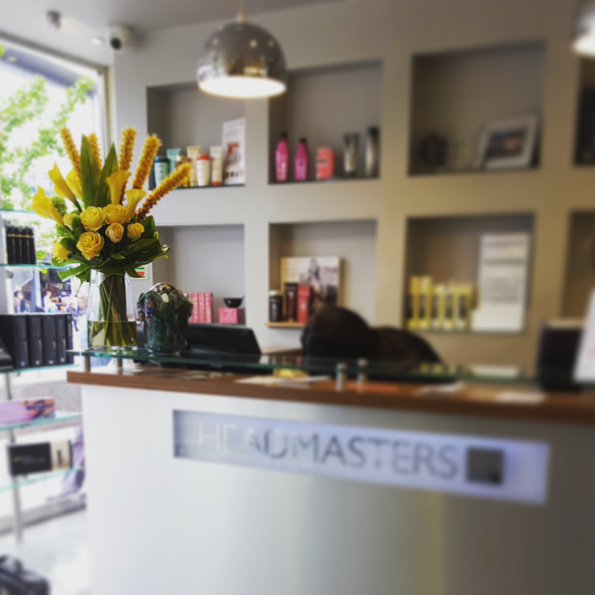 KentFloralImage's tweet photo. How beautiful is this display of ours with one of our clients...who knew aritifical flowers by us are constantly mistaken for real! #flowers https://t.co/ZvdSmhTvoc