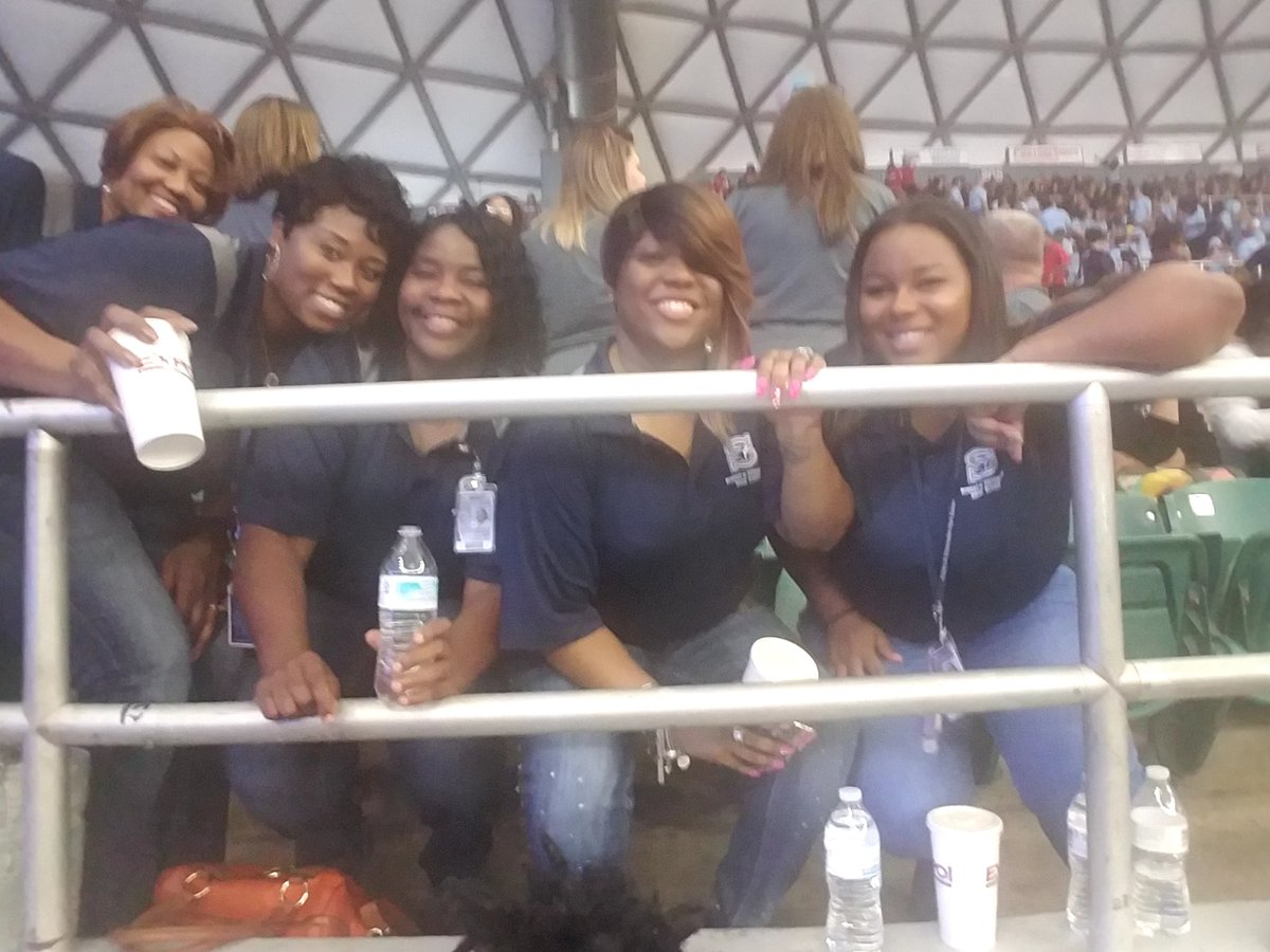 cioniwilliams's tweet photo. #WeareKISD Shoemaker Lovely Ladies! https://t.co/BMZULqpl1k