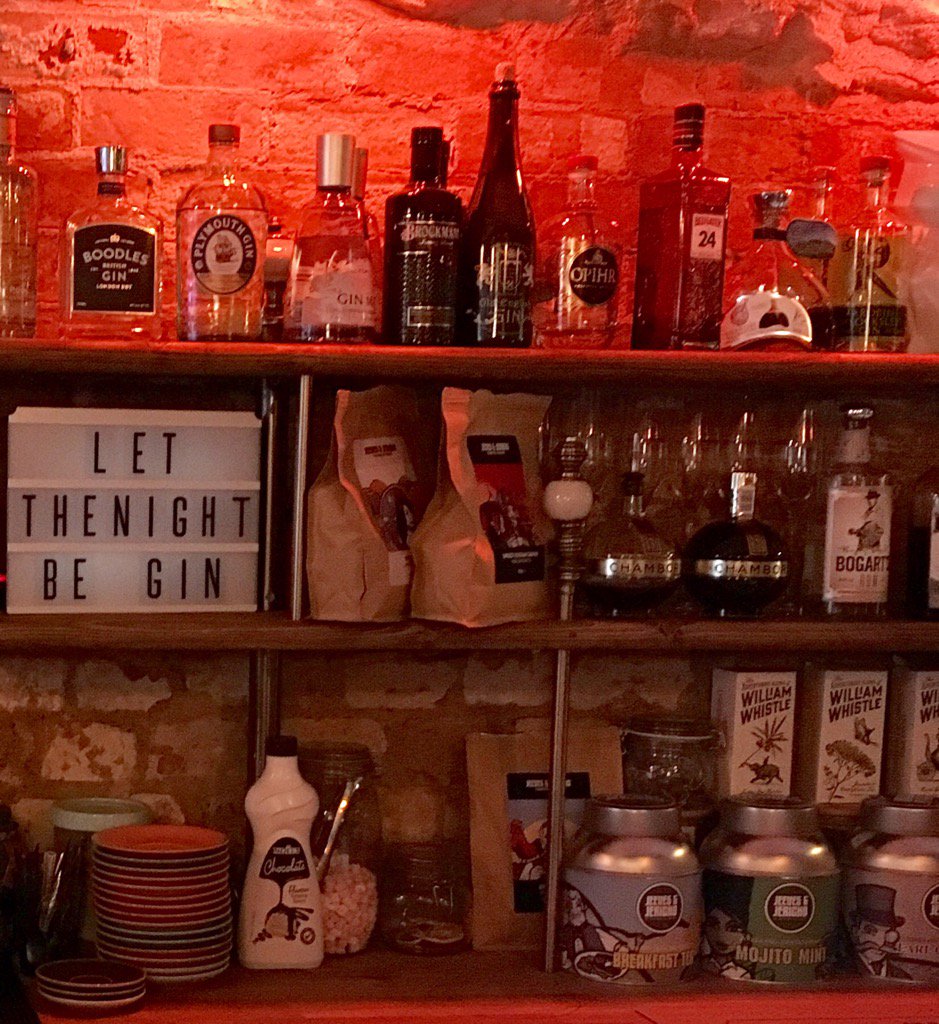ichoosemag's tweet photo. Name that bar. https://t.co/CjlATyEj6l