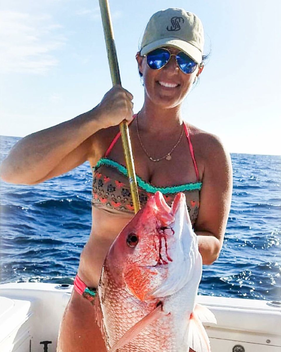 Rachel with an awesome #red snapper! She loves her #saltyswaggerhat 

#saltyswagger #fishing #30a #rosemarybeach #prettygirls #mermaid