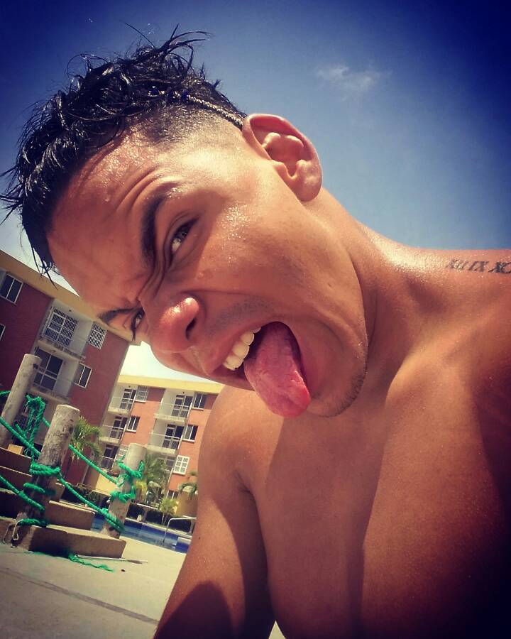RikkertA's tweet photo. Feliz viernes, bellezas❤  Sigan escuchando #MasqueAmigos #RikkyRyan  #Thetwins https://t.co/SWHTDoD5yb