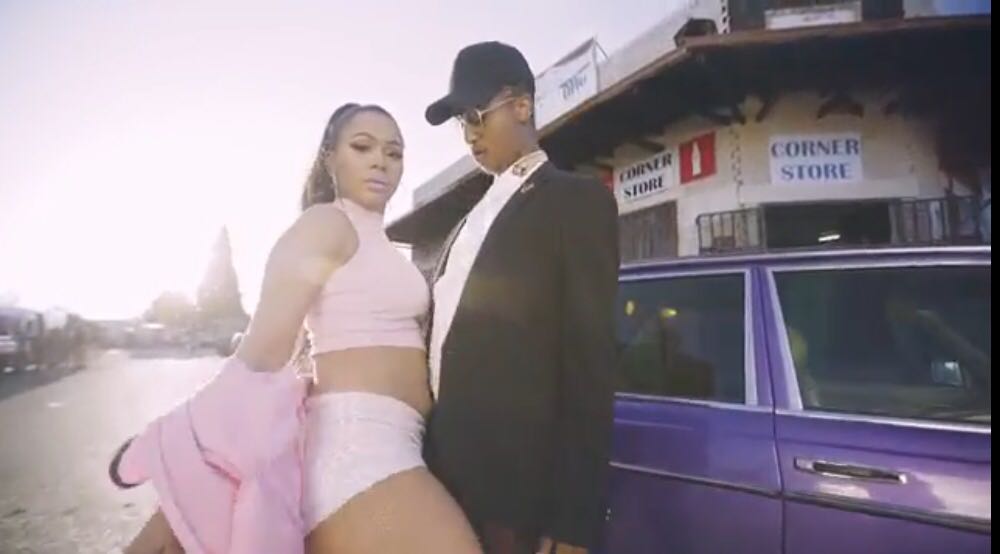 Iam_Aliice's tweet image. U missed #CornerStoreVideo debut on live amp youtu.be/AjT6OKdMiVo