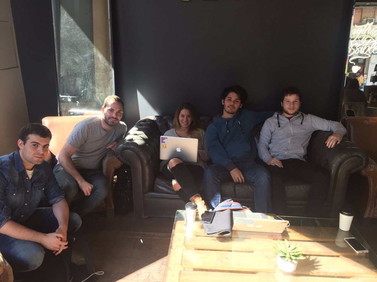 RestorandoEng's tweet image. ¡ Nuestro #AndroidTeam disfrutando de una mañana de trabajo y café en #AllSaints ! ☕️💻❤️