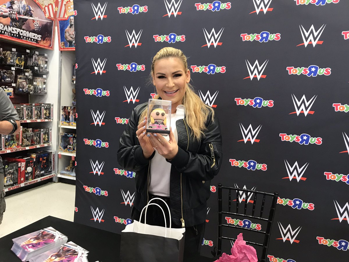 ToysRUs's tweet photo. .@NatbyNature hanging out @ToysRUs gets a surprise from one of her @WWE fans! #toysruskid https://t.co/ItDL5VtJ2u