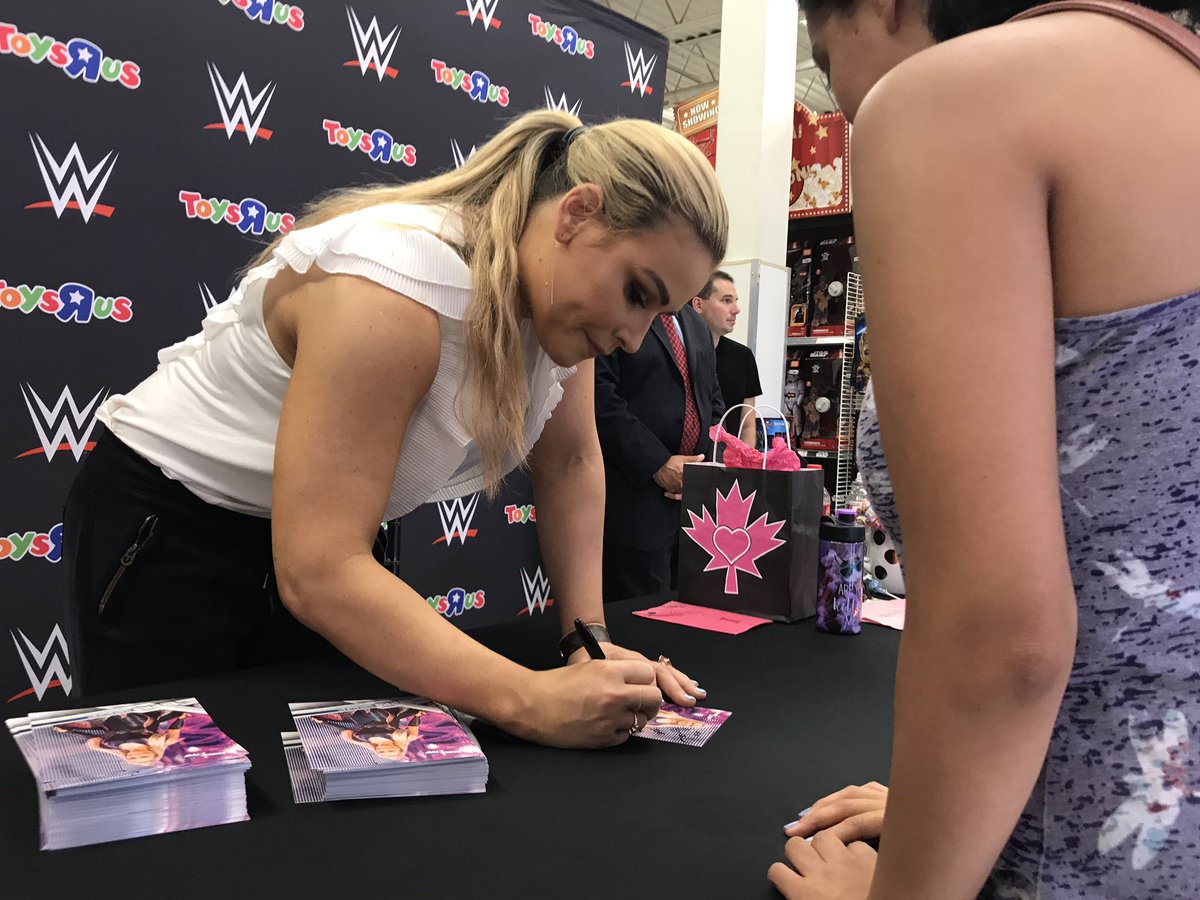 ToysRUs's tweet photo. .@NatbyNature hanging out @ToysRUs gets a surprise from one of her @WWE fans! #toysruskid https://t.co/ItDL5VtJ2u