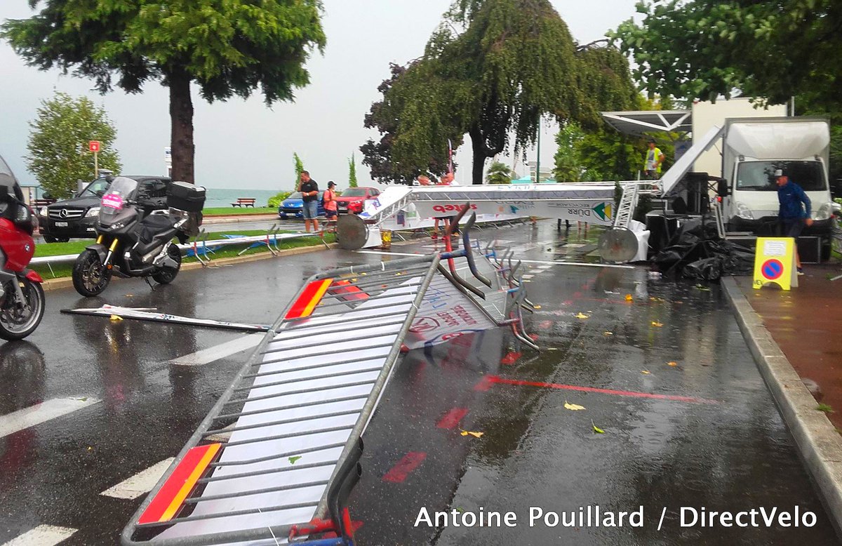 Le Tour du Chablais prend la foudre : bit.ly/2woHUPV <a href="/AlexysBrnl/">Alexys Brunel</a> <a href="/louispijourlet/">Louis pijourlet</a> <a href="/CCETUPES/">CC Etupes</a> <a href="/CR4CRoanne/">CR4C Roanne</a> <a href="/ACBisontine/">AC Bisontine - DN2</a> <a href="/BourgCyclisme/">BourgCyclisme</a>