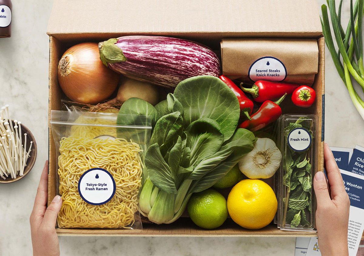 AMA_Marketing's tweet photo. Blue Apron cut marketing. With that cut came a loss of nearly 100,000 customers. https://t.co/oAxpLR1lid https://t.co/kUKIahQIPY