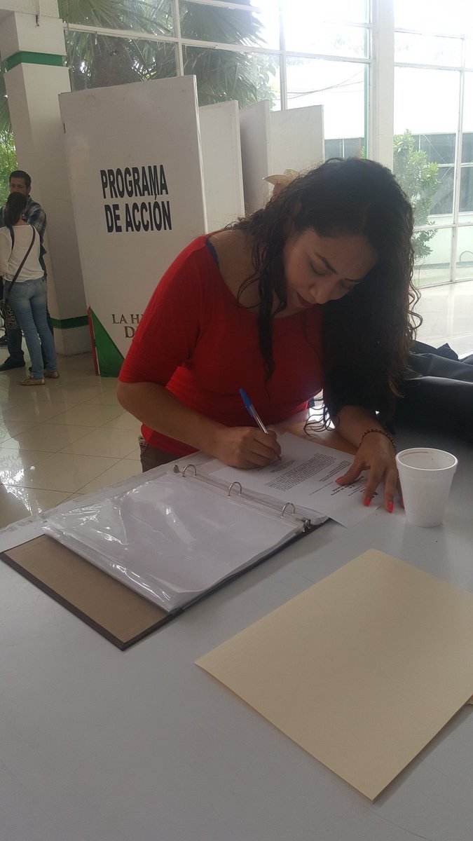 SugheyTorresR's tweet photo. Acompañando en su Registro para dirigir el @CDE_PRI_Durango al Dip @EnriqueBenitezO y @lourdesquinones el mejor de los éxitos #LaCausaNosUne https://t.co/0gU2gChUCs
