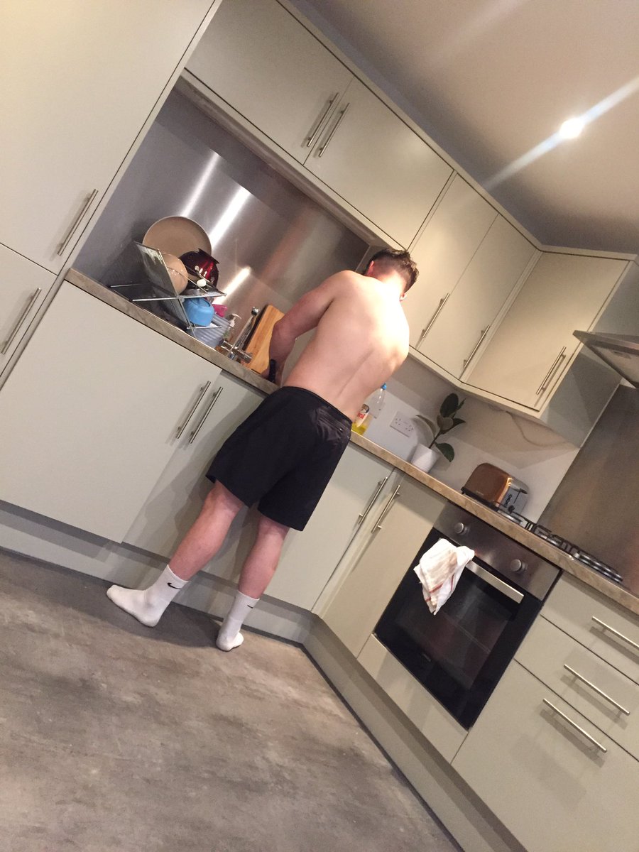 CharlySmiless's tweet photo. Knows his place #icookyouclean https://t.co/RcmVtMRW62