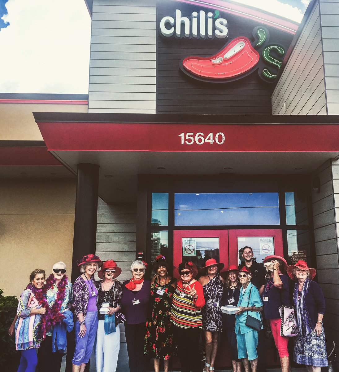 amandaleigh_37's tweet photo. Thank you again to the always amazing #redhatladies for coming to celebrate #nationalfajitaday with us here @chilis in Pier Park! 🌶 https://t.co/NA4SrolxFj
