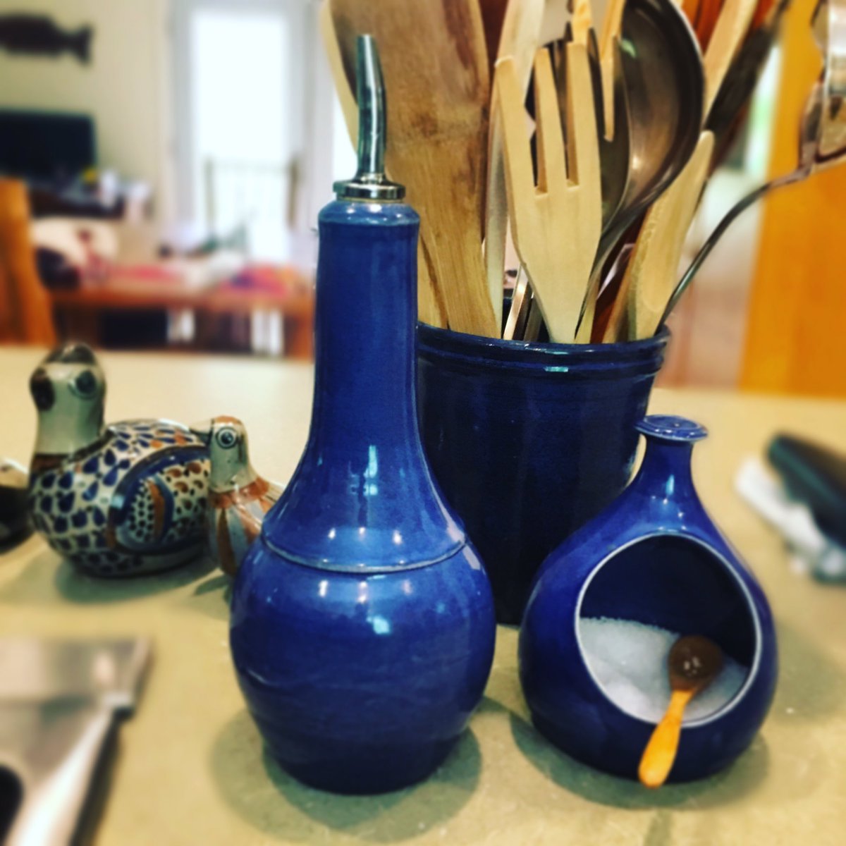 FernStPottery's tweet photo. How do folks live without these? Here's the link to my website and shop!  https://t.co/qLYB69r9Vl #oliveoil #oliveoilcruet #seasalt #decor https://t.co/3bRFR2aDxE