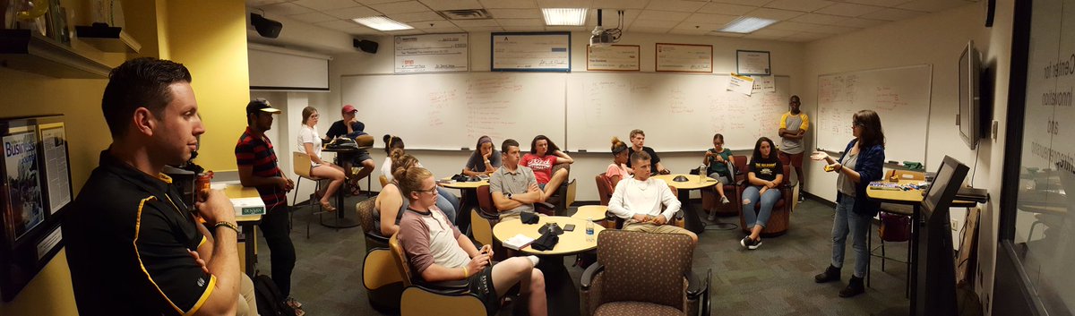 Welcoming 2021's class of #Entrepreneurship majors to <a href="/NKUHaileCOB/">NKU Haile College of Business</a>