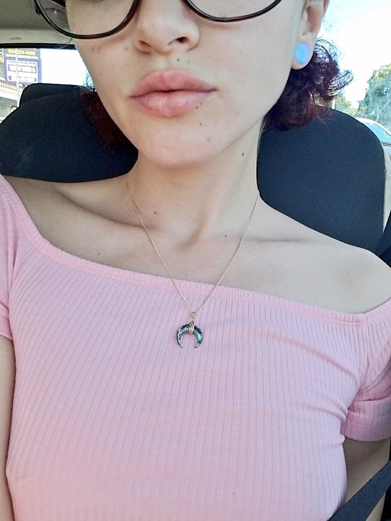 LolaFaeXXX's tweet photo. I love to $pend your money on local vendors. Handcrafted albalone necklace funded by my #betta bitch. 

#cashmeet #findom #princessbitch https://t.co/Do29giRzN5
