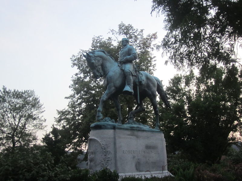 Charlottesville Mayor To Make Confederate Statue Announcement dlvr.it/Pg1hw7 https://t.co/RFkcGEwXX1