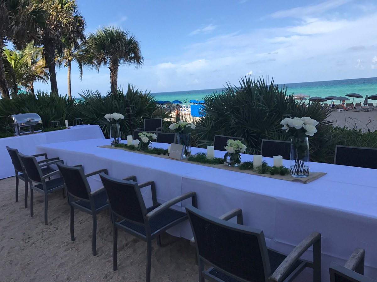 FreshAmerBistro's tweet photo. Last night we hosted a small wedding dinner on our #Dune at @FAB_BeachClubThis space feels like your own private beach. #dineFABulously https://t.co/IMOSk373Xt