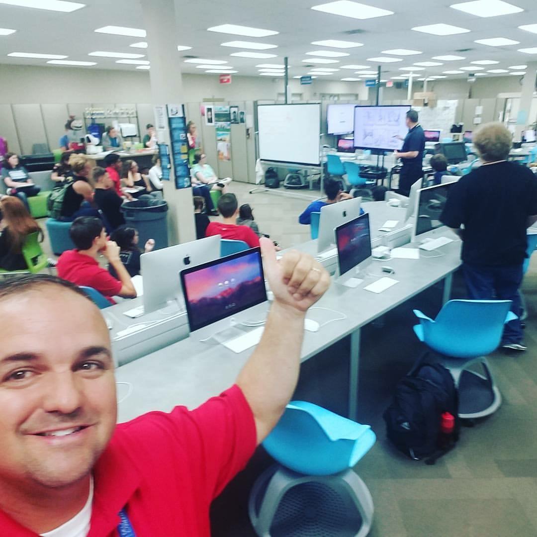 DelawareAreaCC's tweet photo. We had a great 1st week of school at DACC! Students are jumping in w/ both feet & getting right to work. #PhotoRoundUp https://t.co/M7aRuifeem