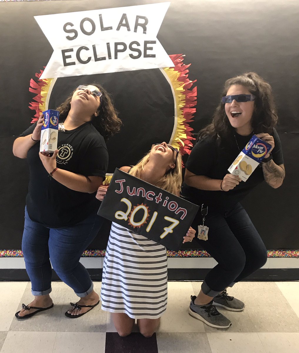 Our Solar Selfie Wall is ready! Stop by <a href="/JunctionUSD202/">Junction Elementary</a> to take your pic🌎🌙🌞#Turner202Strong #junctionproud