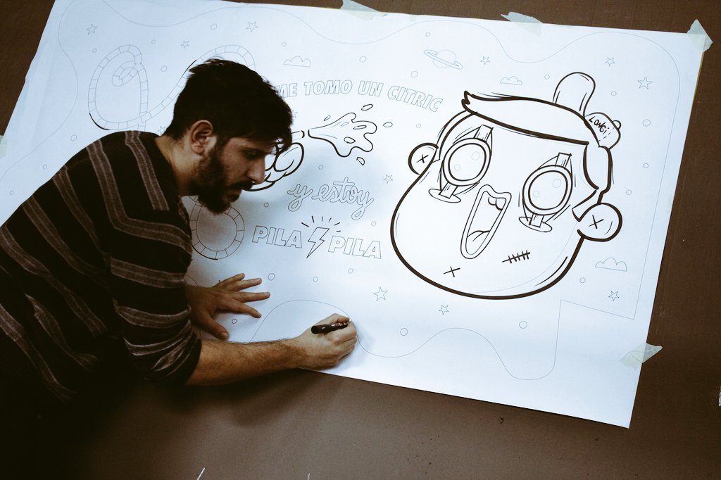 FaduComunica's tweet photo. Vuelta al mundo en 30 ilustraciones en la #3BDSÑ (ph Laura Rodriguez) #haybienal https://t.co/UbKt9D4jBP