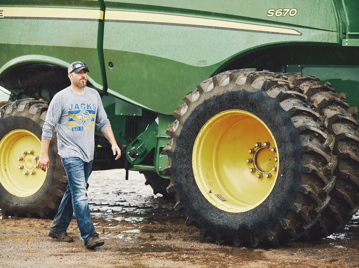 prairieorganic's tweet photo. There are no rain delays at Sather Organic Farms. 📷: #prairieorganic farmer John #madethehardway https://t.co/hENfVCLAsj