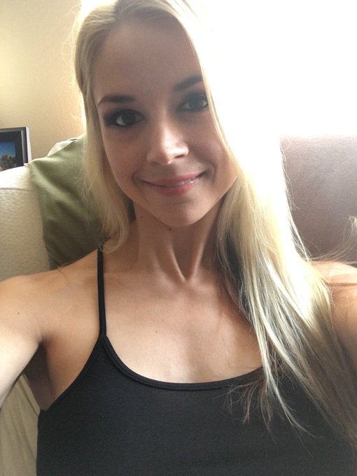 Happy Friday 😍🌻😈❤️🤘 https://t.co/LMnF7QHoeJ