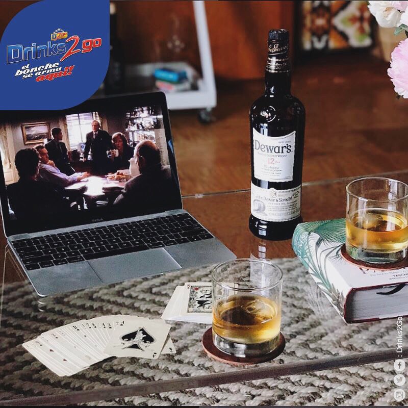 Drinks2Go's tweet photo. Un viernes inolvidable es ese que pasas cuando te quedas en casa acompañado de Dewars. #Viernes #Dewars #12Años #Drinks2Go https://t.co/ZhN1mkIhA5