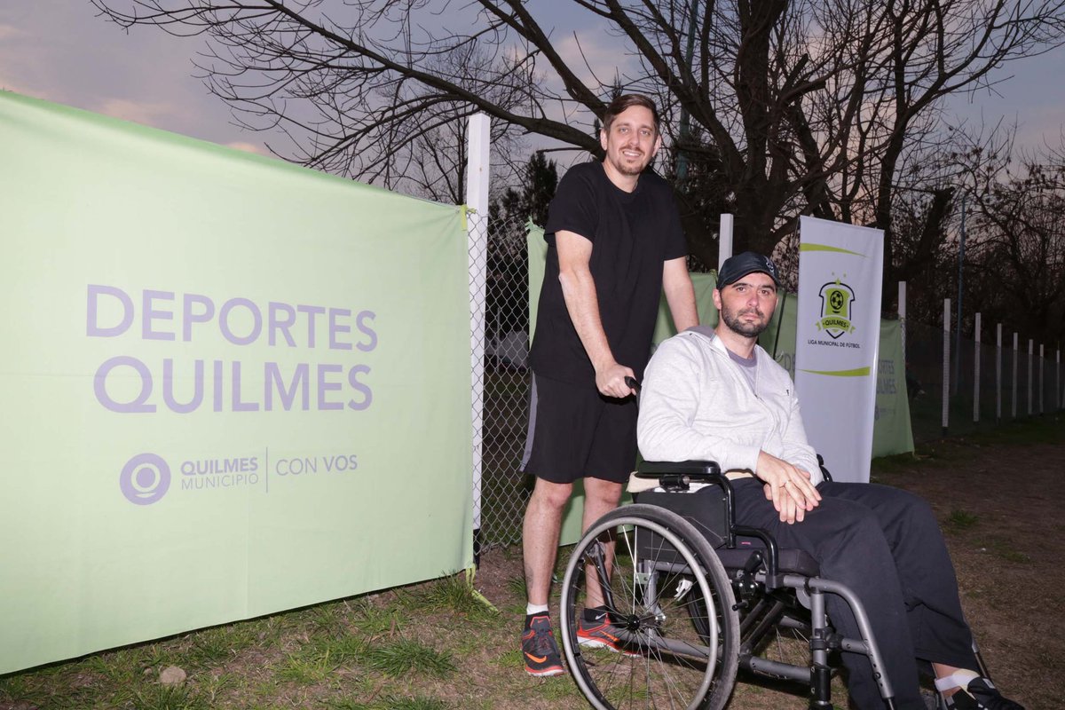 crisqui80's tweet photo. Leandro Schneeberger y Gustavo Sever. Dos heroes y ejemplo de vida de nuestra ciudad se preparan para la prueba del año #Quilmes 10K !! https://t.co/1m8zz9GhwC