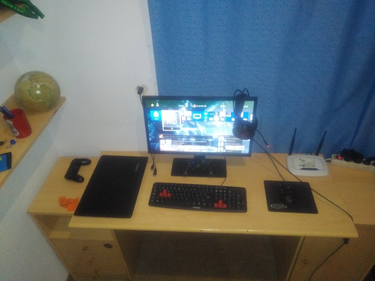 illoIsma's tweet photo. #viernesdesetup No es mucho pero me apaño xD @MandosSAC https://t.co/J3x8RsA3Vz