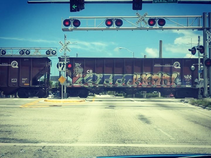 eeeb's tweet photo. Getting loose on the caboose... Back that up Bodhi. #benching #freights #graffiti #florida Watch #eeeb:https://t.co/rqQpTw3wsc… https://t.co/SHU7Lk4nST