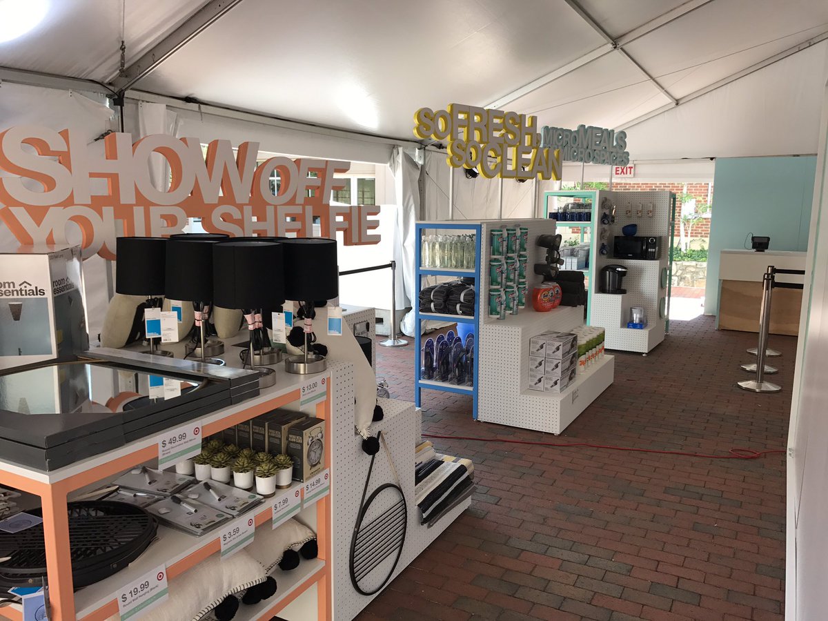 85hokies's tweet image. @Target Pop Up Shop to welcome freshmen on campus at @UNC ! @crowderabby1 @RodneyLast @JannaAPotts