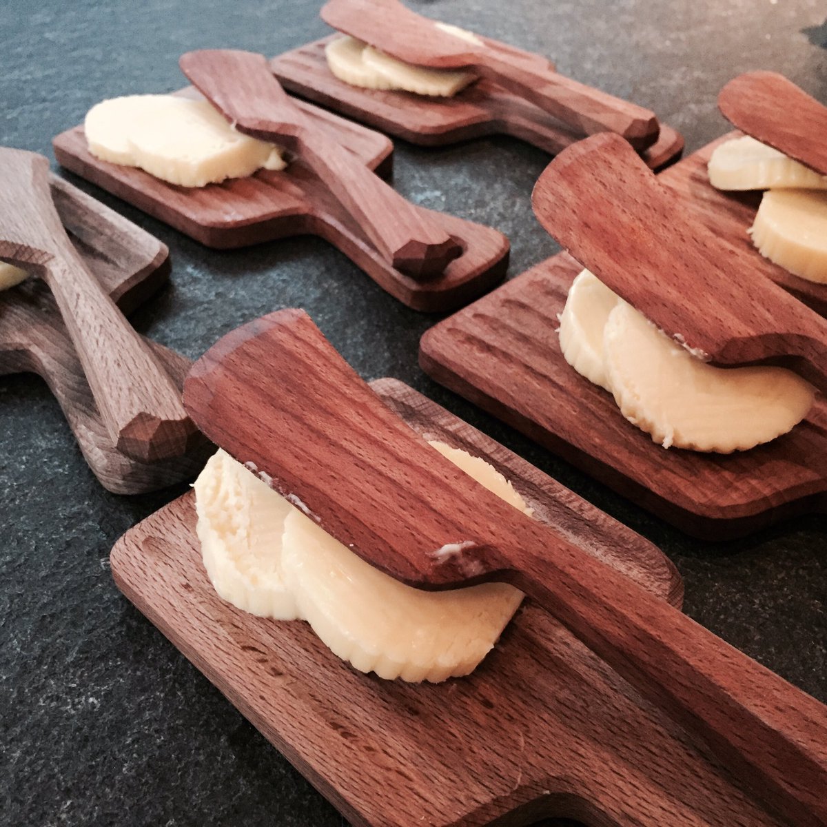 Line 'em up. The good stuff from @GlenilenFarm served on hand-carved butter paddles from @HewnSpoons 💛💛💛#MikeyRyans #IrishButter #VisitTipp