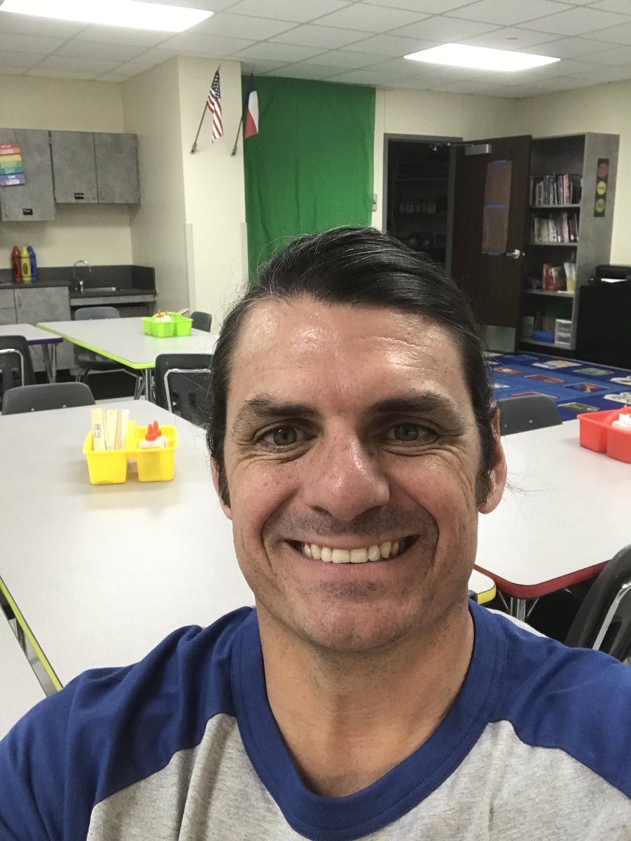 ArtBearStudio's tweet photo. Art Bear Studio is open &amp; ready for creating!!!! Can't wait to see what is made in here!!! #schoolstarting #room #ready @BrinkerPTA https://t.co/tO7k1sGLPL