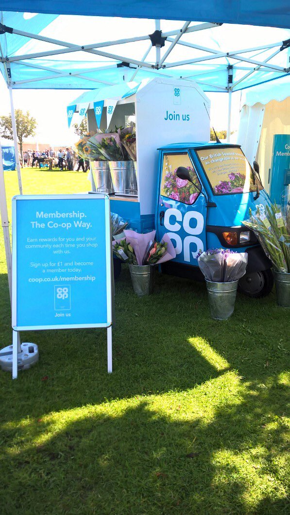 9211Shop's tweet photo. Another great day! We've met over a thousand visitors. Come and join us and become a member.@furnivalderek @Faulkner070 @southportflower https://t.co/Oxc0JMcUTa