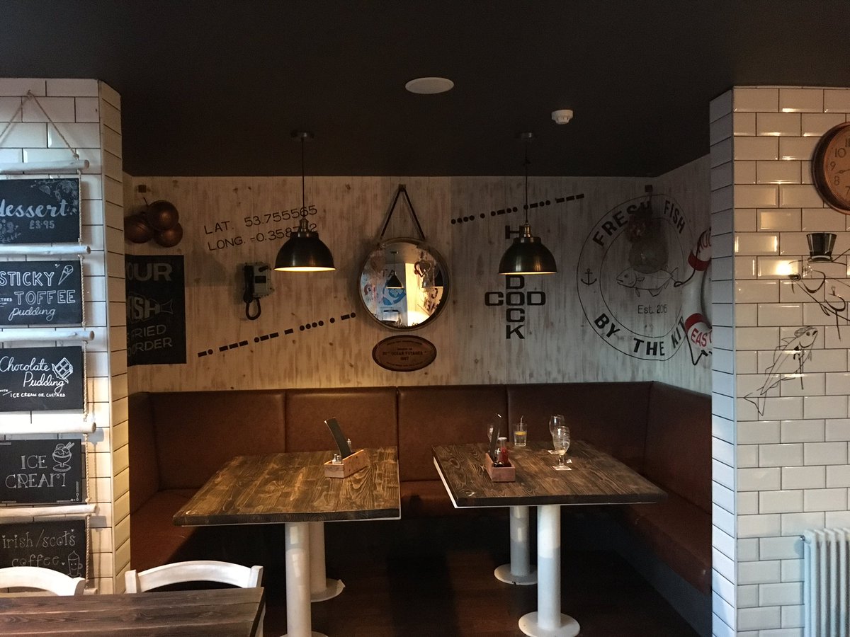 barmagazine's tweet image. At The Fish &amp;amp; Chip Kitchen in Hull enjoying a delicious meal of pie &amp;amp; mash with @GreatNewsome's moreish Frothingham Best. @FishChipKitchen