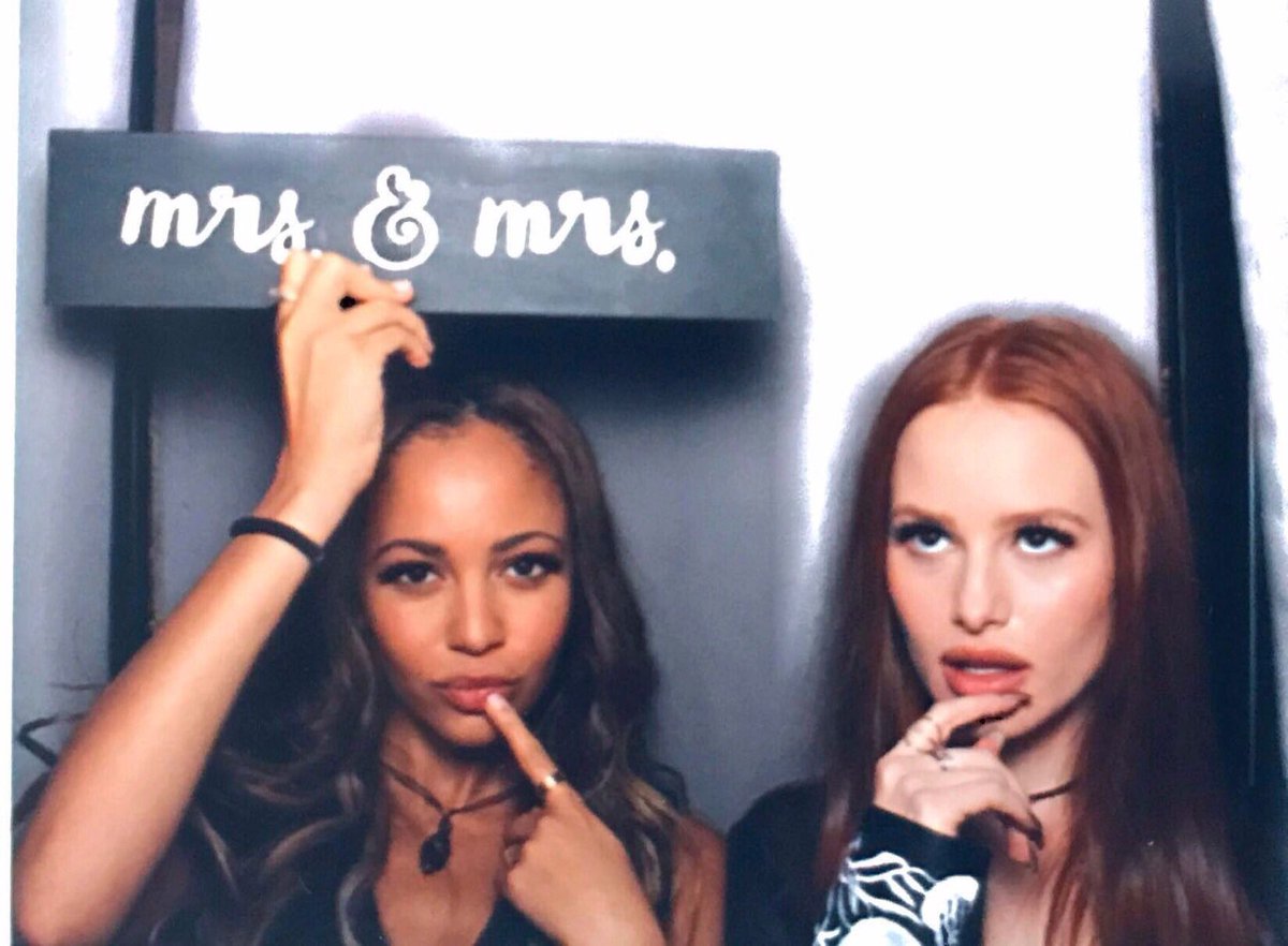 ArchAndBetty's tweet photo. I have a feeling Cheryl and Toni will get together in s2, don't know how I feel about that I kinda ship #Chughead but also #Jeronica so idk https://t.co/0GV11AUggf