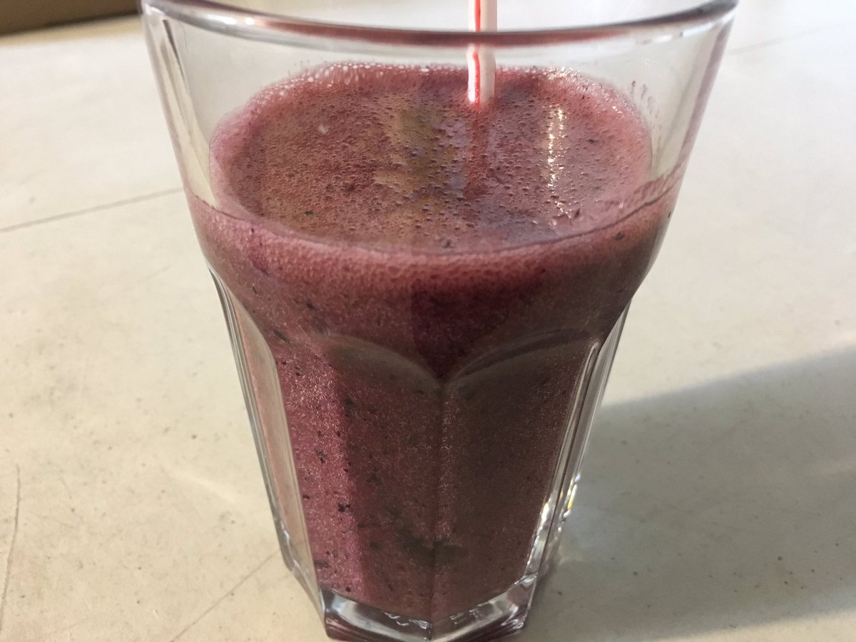ProfitsinDaily's tweet photo. #MoneyMindsetMatters You got to stay fuelled up. Apples,Blueberry, Strawberry 🍓 yum https://t.co/c5cWndNxap