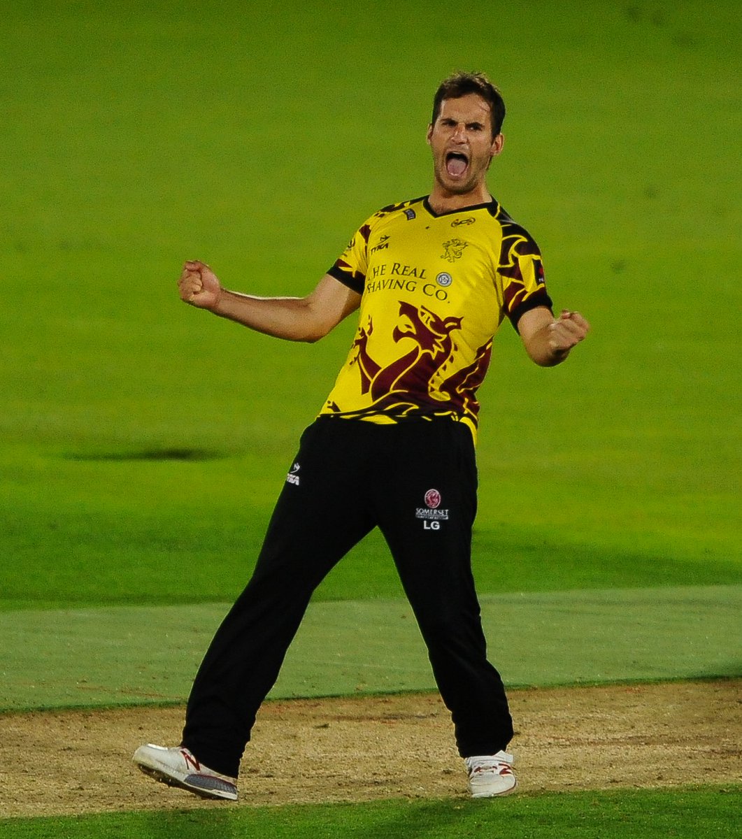SomersetCCC's tweet photo. What an incredible performance from Somerset tonight!!

#WeAreSOMERSET https://t.co/HWz4azCirn