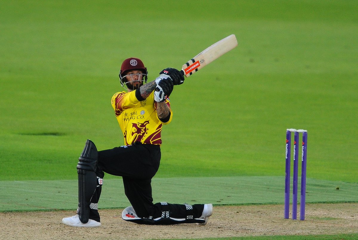 SomersetCCC's tweet photo. What an incredible performance from Somerset tonight!!

#WeAreSOMERSET https://t.co/HWz4azCirn