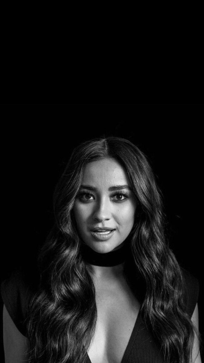 Shay lockscreen 
RT if you save.